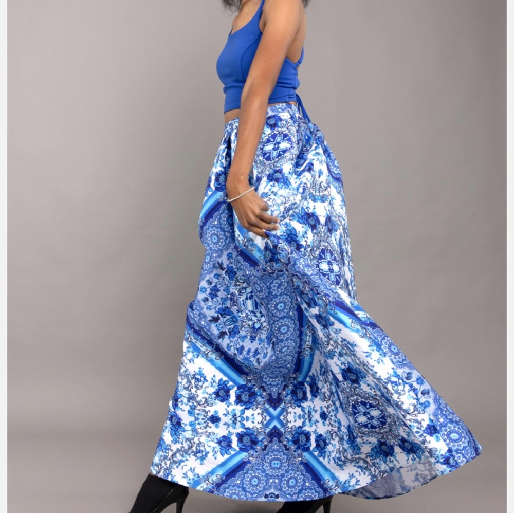 Xtraordinary Blue and White Floral A-Line Skirt - Picture 2 of 5